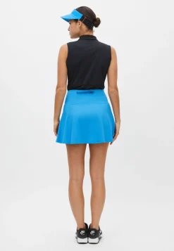 Amy Skort,<Röhnisch